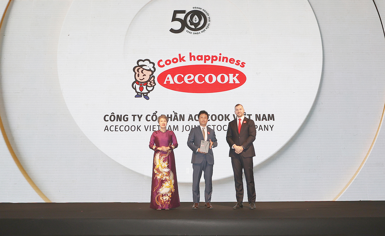Acecook Việt Nam tiếp tục được vinh danh vào Top 50 Doanh nghiệp phát triển bền vững tiêu biểu Việt Nam 2026 nhờ nỗ lực giảm thiểu rác thải

